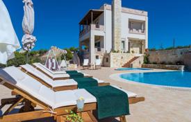 Трехэтажная вилла с панорамным видом на залив, Ханья, Крит, Греция за 2 600 € в неделю