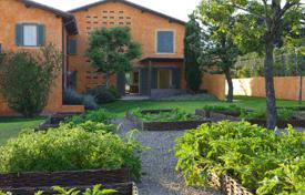 Охраняемая вилла с бассейнами и садом, Капальбио, Италия за 12 500 € в неделю