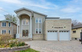 Дом в городе в Скарборо, Торонто, Онтарио,  Канада за C$2 307 000