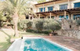 Элитная вилла с бассейном, собственным участком пляжа и видом на море, Ибица, Испания за 17 600 € в неделю