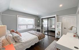 Дом в городе в Йорке, Торонто, Онтарио,  Канада за C$1 517 000