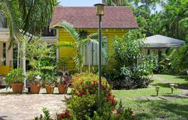 Уютная вилла с частным садом, бассейном и террасой, Майами, США за $1 450 000
