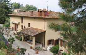 Вилла с гостевым домом, бассейном, зоной барбекю и сауной в Монтеварки, Тоскана, Италия за 890 000 €