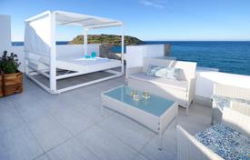 Небольшая вилла с террасой, бассейном, видом на море и садом, недалеко от пляжа, Мохлос, Крит, Греция за 370 000 €