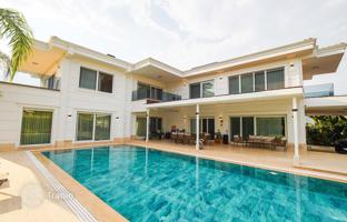 6-комнатная вилла 450 м² в Дёшемеалтах за 111 056 000 TRY