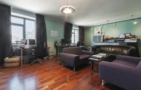 Благоустроенная 2-х комнатная квартира с камином в тихом центре Риги за 180 000 €