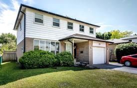 Дом в городе в Скарборо, Торонто, Онтарио,  Канада за C$984 000