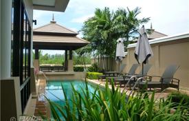 Светлая и удобная вилла, выполненная в стиле Town Home, с частным бассейном, расположена в широко известной курортной зоне Лагуна за $7 300 в неделю