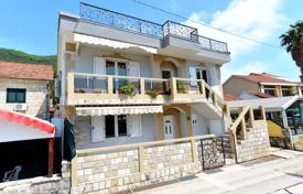 Трехэтажный дом на первой линии моря, Кумбор, Херцег-Нови, Черногория за 500 000 €