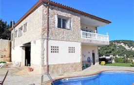 Двухэтажная вилла с садом и бассейном рядом с пляжем, в одном из лучших районов Льорет‑де-Мар, Испания за 507 000 €