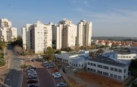 Уютные апартаменты с террасой и видом на город в светлой резиденции, Нетания, Израиль за $600 000