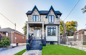Дом в городе в Восточном Йорке, Торонто, Онтарио,  Канада за C$1 964 000