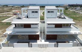 Новый трехуровневый дом в пешей доступности от пляжа, Ливадия, Ларнака, Кипр за 395 000 €