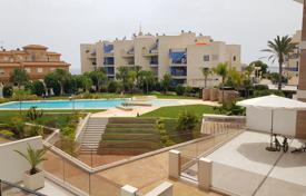 Меблированные апартаменты с видом на море и балконом в жилом комплексе с бассейном, садом и парковкой, Ла-Зения, Испания за 280 000 €