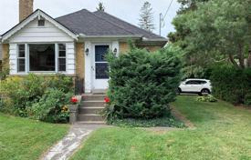 Дом в городе в Этобико, Торонто, Онтарио,  Канада за C$1 078 000