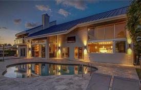 Шикарная вилла с задним двором, бассейном, террасой и гаражом, Форт-Лодердейл, США за $2 695 000