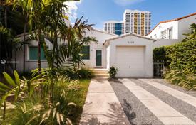 Комфортабельный коттедж с гаражом, Майами бич, США за $1 399 000