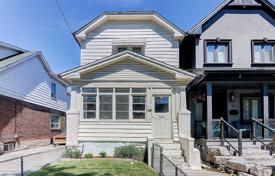 Дом в городе в Восточном Йорке, Торонто, Онтарио,  Канада за C$1 027 000