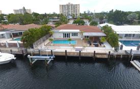 Просторная вилла с задним двором, бассейном, зоной отдыха и гаражом, Майами, США за $1 325 000