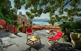 Апартаменты с двумя спальнями на Лигурийской ривьере с видом на море и просторной террасой, Леричи за 1 500 000 €