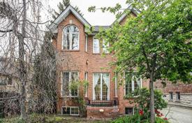 Дом в городе в Восточном Йорке, Торонто, Онтарио,  Канада за C$2 112 000