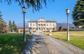 Особняк в классическом стиле у озера Изео в Паратико, Ломбардия, Италия за 7 500 000 €