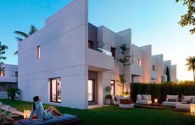 Двухэтажные таунхаусы в 300 м от пляжа, Велес-Малага, Испания за 399 000 €