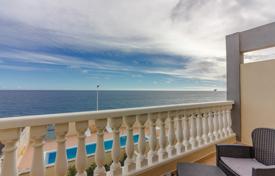 Трехуровневый таунхаус на первой линии от океана в Эль Медано, Тенерифе, Испания за 375 000 €