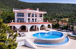 6-комнатная вилла 320 м² в Калкане за 295 741 000 TRY