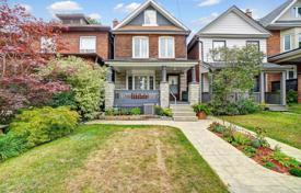 Дом в городе в Йорке, Торонто, Онтарио,  Канада за C$1 584 000