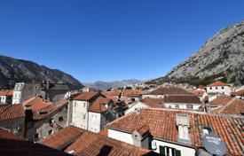 Просторная квартира-дуплекс с видом на горы и море, Котор, Черногория за 460 000 €