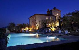 Элитная историческая вилла с бассейном, тренажерным залом и сауной недалеко от центра Флоренции, Сан-Донато-ин-Коллина, Италия за 9 000 € в неделю
