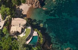 9-комнатная вилла в Теуль-Сюр-Мер за 37 000 € в неделю