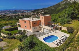 Дом с видом на море и двумя бассейнами, Сплит, Хорватия за 1 290 000 €