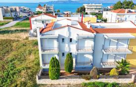 Двухкомнатная квартира с парковкой в нескольких шагах от моря, Пелопоннес, Греция. Цена по запросу