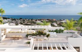 Новый жилой комплекс с бассейном и подземным паркингом рядом с полем для гольфа в Эстепоне, Андалусия, Испания за От 380 000 €
