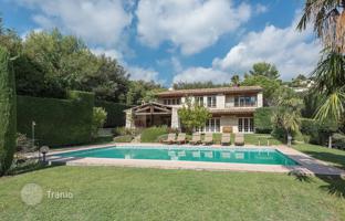 7-комнатная вилла в Ла Коль-Сюр-Луп за 1 950 000 €