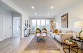 6-комнатный дом в городе в Норт-Йорке, Канада за C$1 946 000