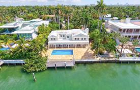 Классическая вилла с бассейном, террасами, доком и видом на залив, Майами-Бич, США за $8 500 000