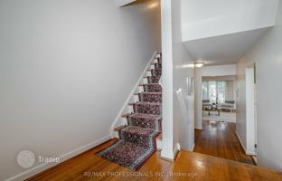 8-комнатный таунхаус в Норт-Йорке за C$1 140 000