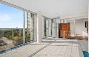 6-комнатная квартира в Янг-стрит за C$1 073 000