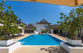 Вилла с террасой, бассейном и просторным участком в современной резиденции, недалеко от пляжа, Раваи, Таиланд за $230 000