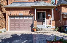 Дом в городе на Кингстон роуд, Торонто, Онтарио,  Канада за C$1 141 000
