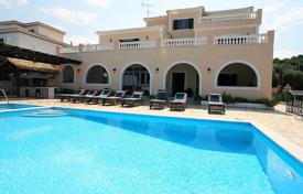 Трехэтажная вилла с бассейном рядом с пляжем, Кассиопи, Греция за $9 100 в неделю