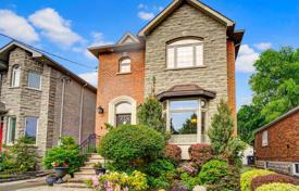 Дом в городе в Восточном Йорке, Торонто, Онтарио,  Канада за C$1 949 000