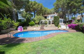 Элитная вилла с бассейном и видом на море в престижной резиденции, в 3 минутах от пляжа, Ллорет‑де-Мар, Испания за 4 600 € в неделю