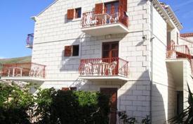 Каменный коттедж с апартаментами у моря с бассейном, садом и парковкой в районе Лапад, Дубровник, Хорватия за 1 500 000 €
