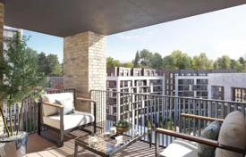 Трехкомнатные апартаменты в новой резиденции с садом, рядом с железнодорожной станцией, Лондон, Великобритания за 595 000 €