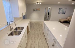 2-комнатный дом 145 м² в Пемброк-Пайнс за $450 000