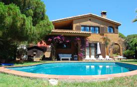 Меблированная вилла с садом, бассейном и парковкой, 800 метров до пляжа, Льорет‑де-Мар, Жирона, Испания за 3 300 € в неделю